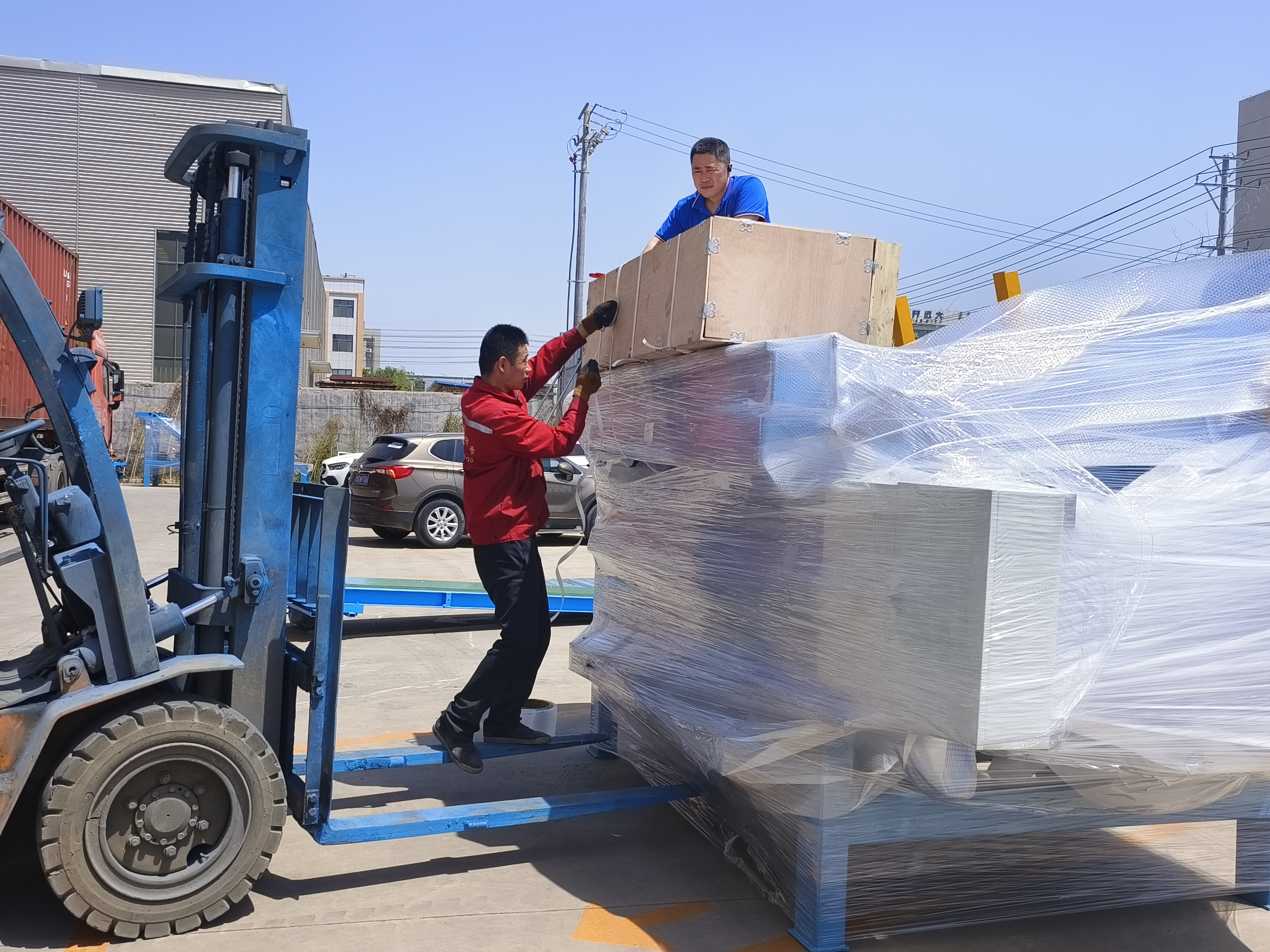 Lini Produksi Kayu Lapis Mesin Pengupas Satu-ke-dua Alva Telah Menyelesaikan Pemuatan